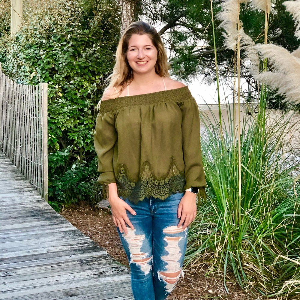 Abercrombie & Fitch off shoulder top